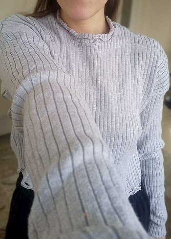 Gri Yırtık detaylı Crop Triko Kazak - Görsel 2