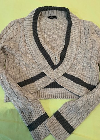 V Yaka Gri Örgü Kadın Kısa Kazak - Görsel 2