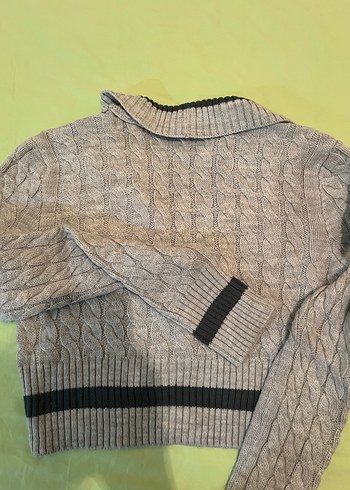 V Yaka Gri Örgü Kadın Kısa Kazak - Görsel 3