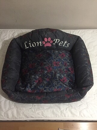 Pet yatağı, köpeğimi sahiplendirdiğim için satıyorum