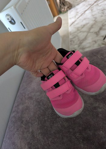 Nike Kız Çocuk Pembe Cırt Cırtlı Spor Ayakkabı