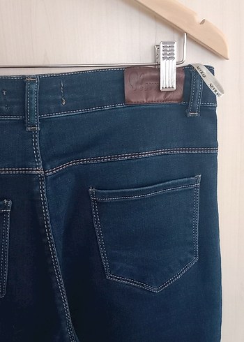 Pul detaylı Kot Pantolon - Görsel 9