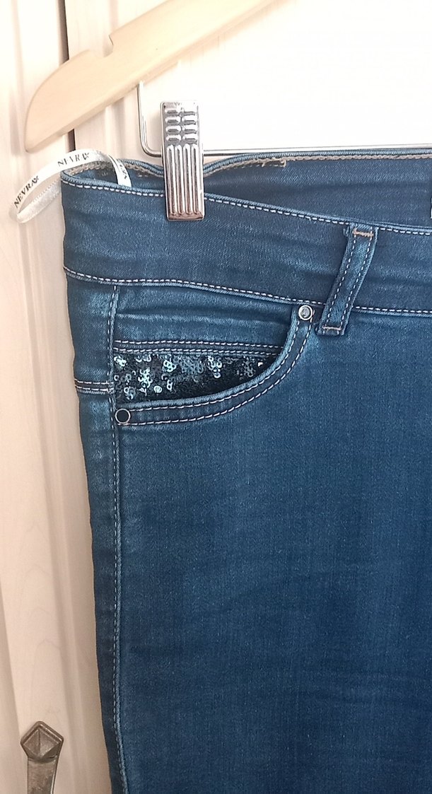 Pul detaylı Kot Pantolon - Görsel 2