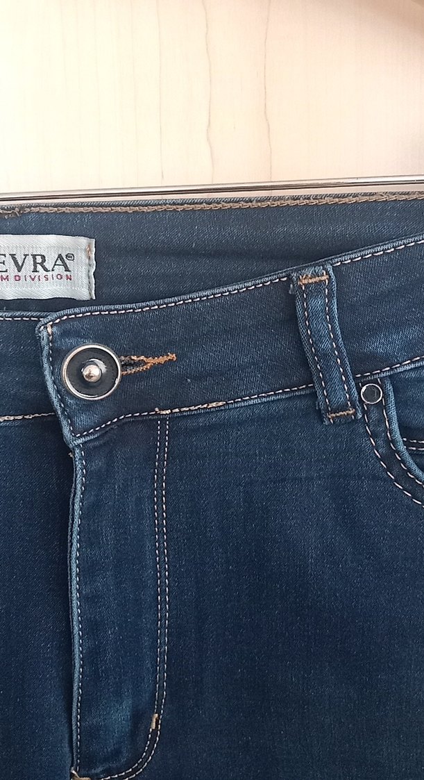 Pul detaylı Kot Pantolon - Görsel 4