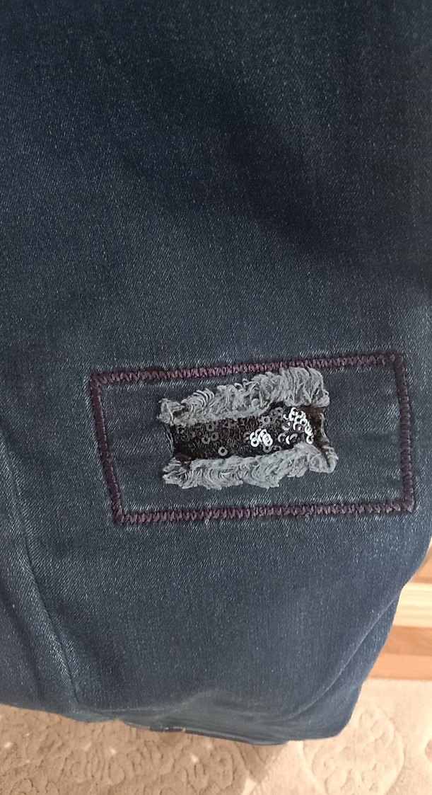 Pul detaylı Kot Pantolon - Görsel 5