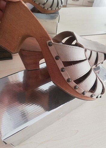 38 Beden camel Renk Stradivarius tahta terlik