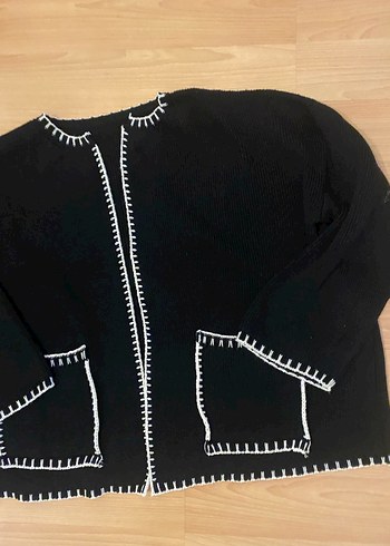 Nakış Detaylı Siyah Kadın Hırka - Görsel 3