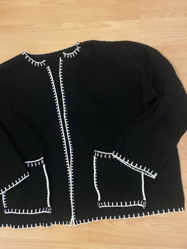 Nakış Detaylı Siyah Kadın Hırka - Görsel 3