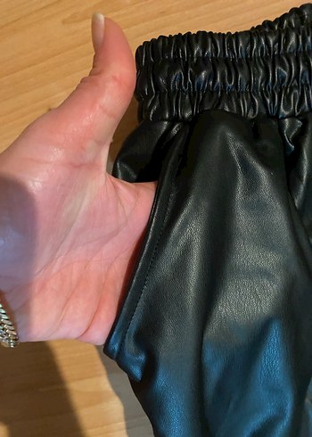 Siyah Deri Kadın Rahat Kesim Pantolon - Görsel 4