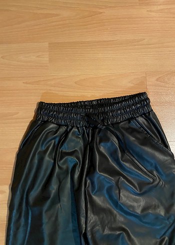 Siyah Deri Kadın Rahat Kesim Pantolon - Görsel 3