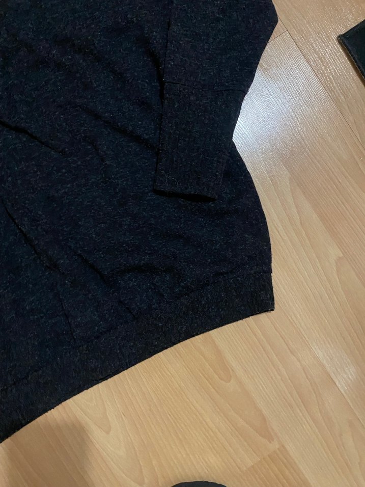 Dantel Detaylı V Yakalı Gri Triko Kazak - Görsel 4