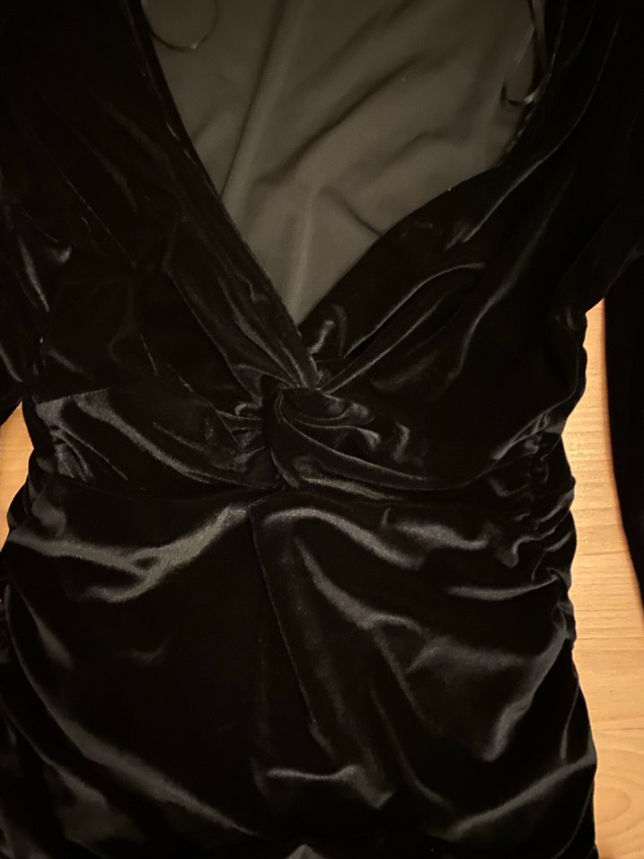 Siyah V Yakalı Gotik Kadın Abiye Elbise - Görsel 4