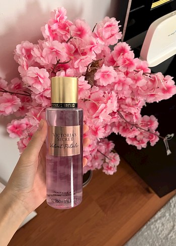  Beden Victoria's Secret Velvet Petals Vücut Spreyi 250 ml