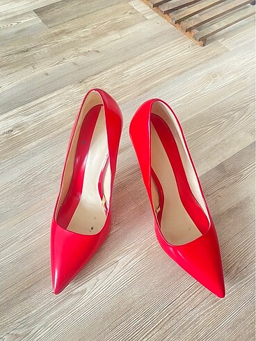 36 Beden kırmızı Renk Zara stiletto