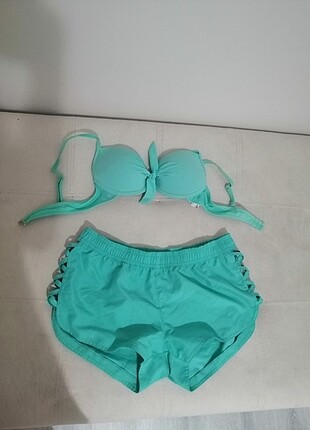 Şortlu bikini 