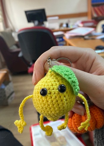 Kolları ve bacakları hareket ettirilebilen limon anahtarlık - Görsel 2