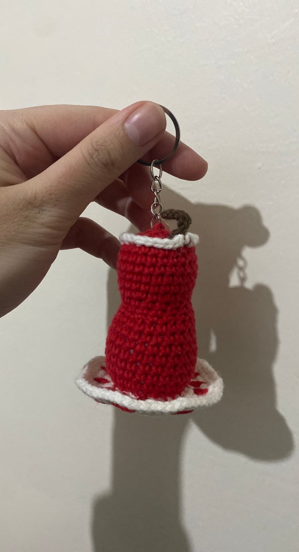 Kırmızı Örgü Kadın Anahtarlık - Görsel 3