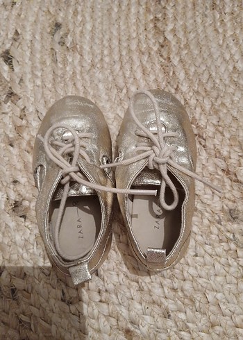 Zara Kız Bebek Altın Renk Deri Bağcıklı Babet - Görsel 4