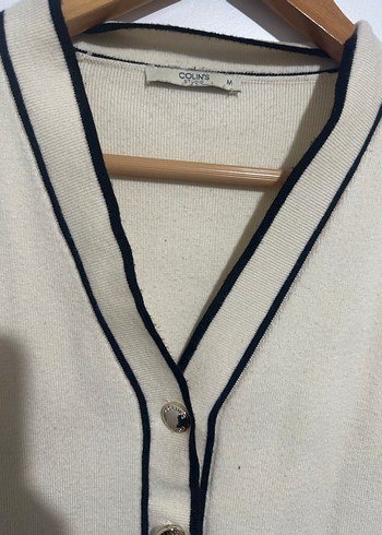 Düğmeli Kısa Kollu V Yaka Kadın Hırka - Görsel 2