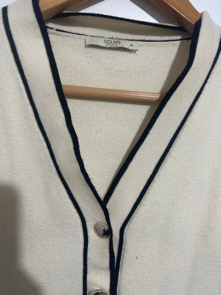 Düğmeli Kısa Kollu V Yaka Kadın Hırka - Görsel 2