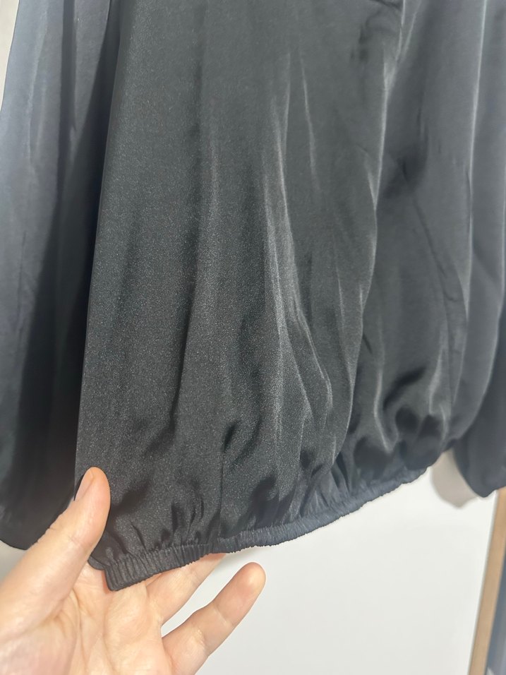 Siyah V Yaka Uzun Kollu Kadın Bluz - Görsel 3