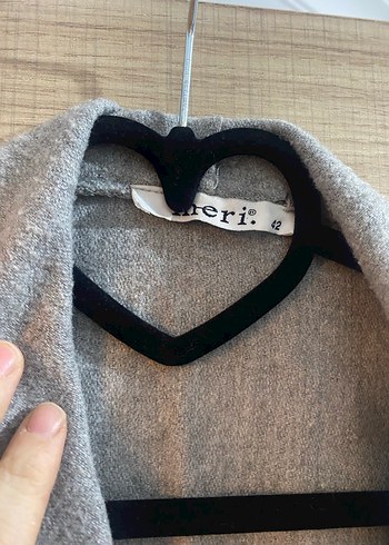 Uzun Kesim Dökümlü Kadın Kaban - Görsel 4