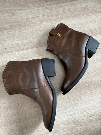 39 Beden Pierre cardin Kahverengi bot