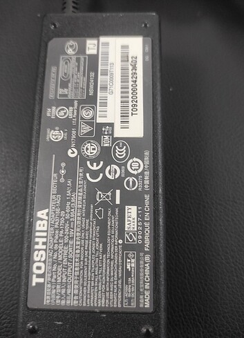 Toshiba laptop şarj aleti 