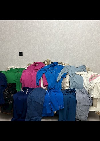Renkli, uzun kollu, bol kesim kız spor takımları