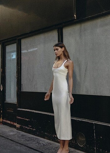 Zara Vücuda Oturan Midi Elbise 