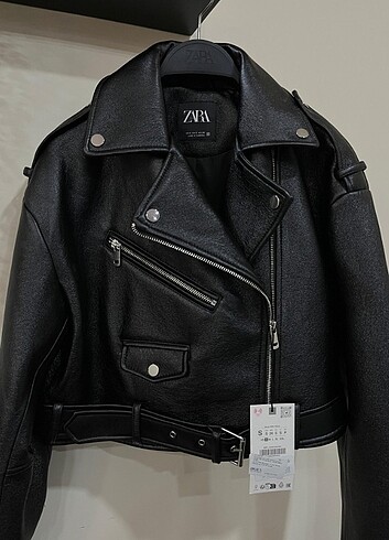 Zara Parlak Efektli Biker Ceket