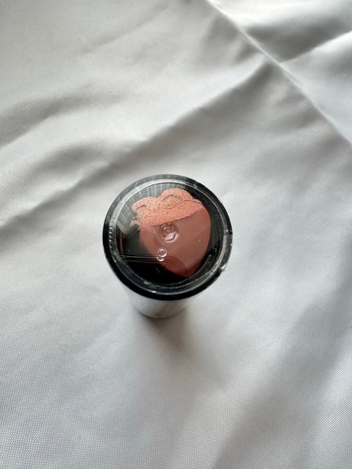 Avon Color Trend Kalpli Ruj - Kiss me - Görsel 2