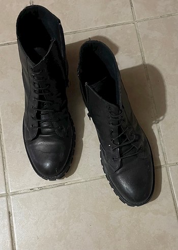 Siyah Deri Bağcıklı Bot - Görsel 3