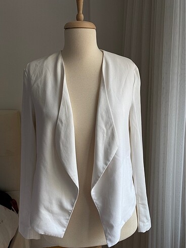 H&M Beyaz Kısa Blazer Ceket