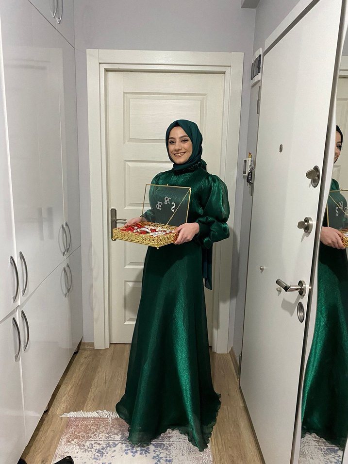 Uzun Kollu Yeşil Drapeli Abiye Elbise - Görsel 2