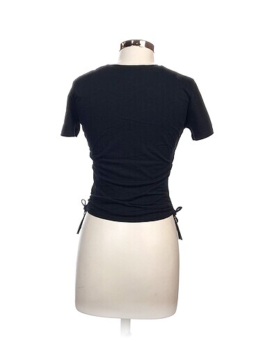 m Beden Zara T-shirt %70 İndirimli.