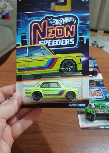 Renkli Neon Speeders Oyuncak Araba Seti - Görsel 5