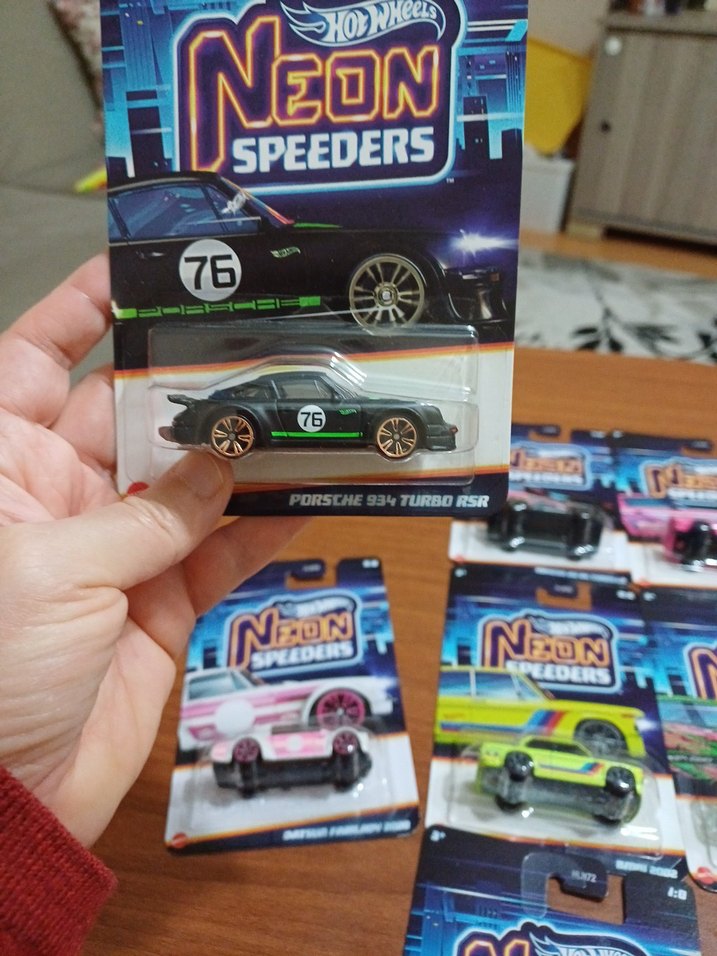 Renkli Neon Speeders Oyuncak Araba Seti - Görsel 2