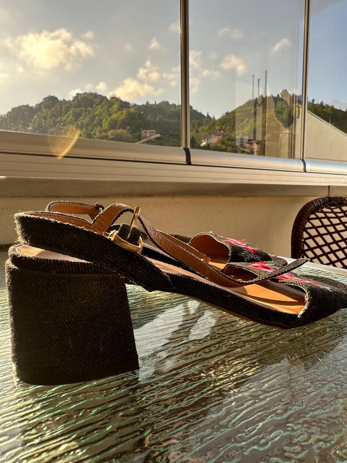 Çiçek İşlemeli Bohem Dolgu Topuklu Kadın Sandalet - Görsel 2