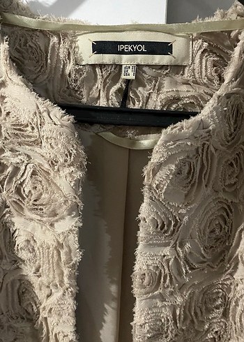 Çiçek desenli midi bej ceket - Görsel 3