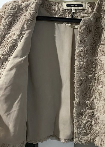 Çiçek desenli midi bej ceket - Görsel 4