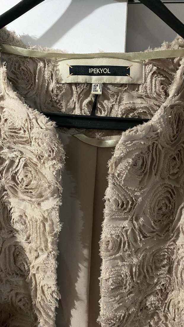 Çiçek desenli midi bej ceket - Görsel 3