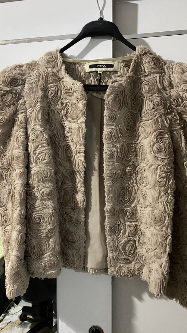 Çiçek desenli midi bej ceket - Görsel 2