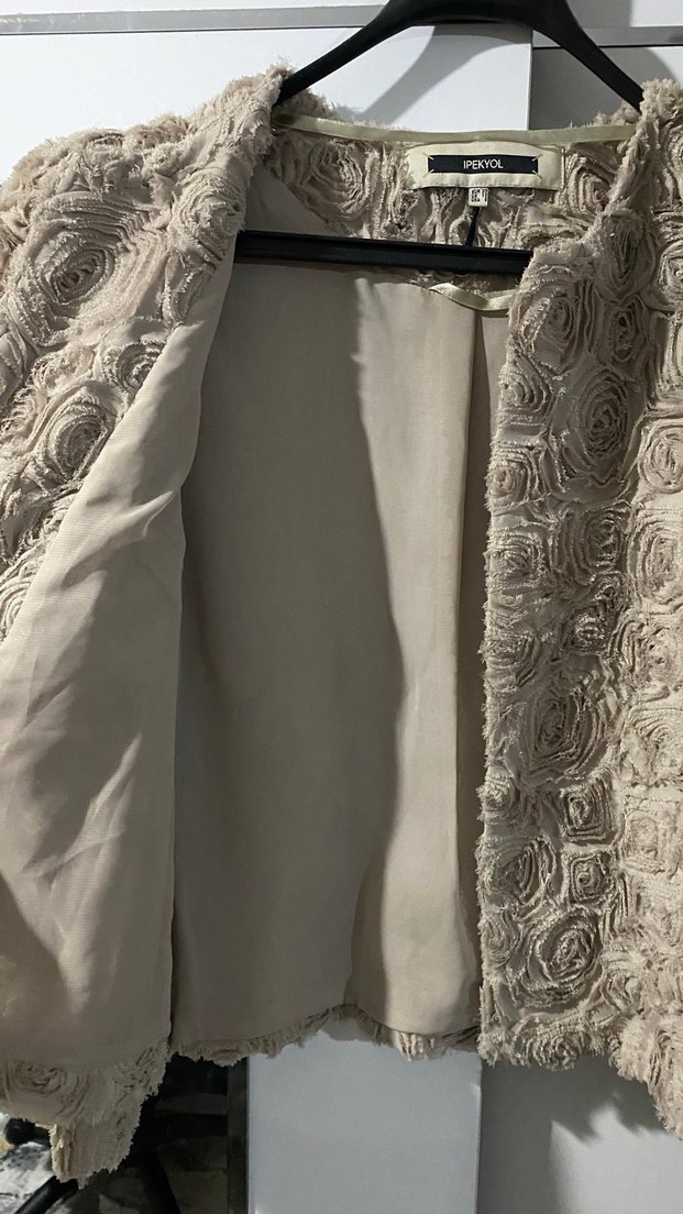 Çiçek desenli midi bej ceket - Görsel 4