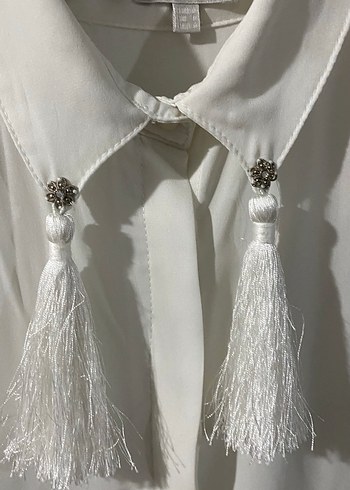 Püsküllü Beyaz Uzun Kollu Kadın Gömlek - Görsel 3