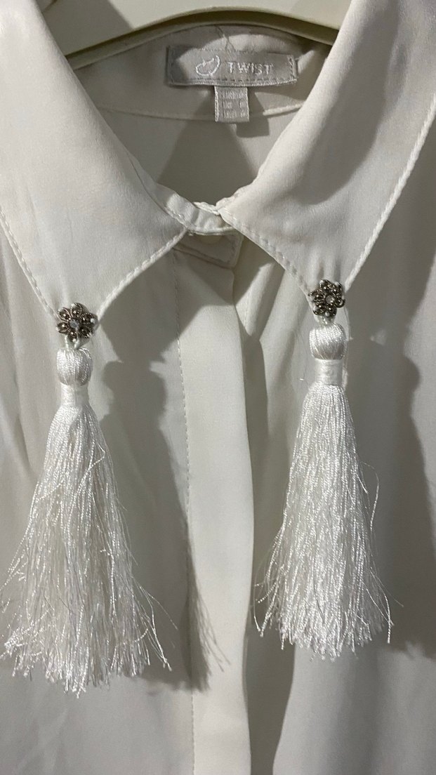 Püsküllü Beyaz Uzun Kollu Kadın Gömlek - Görsel 3