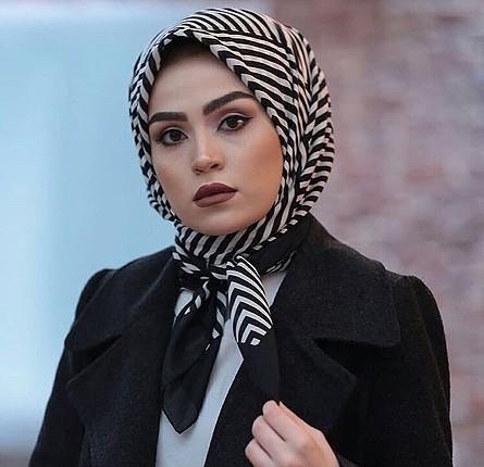 Siyah Beyaz Çizgili 140/140 Hint ipek Eşarp