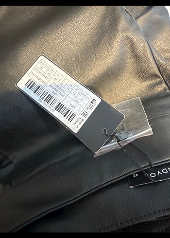 Trendyolmilla Siyah Deri Kemerli Pantolon - Görsel 3