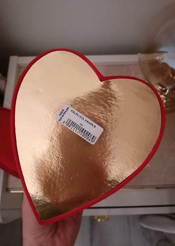 Kırmızı Kalp Şekilli hediyelik kutu - Görsel 4