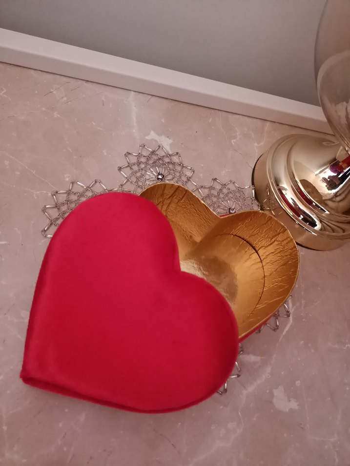 Altın renkli kalp şeklinde hediyelik kutu - Görsel 2